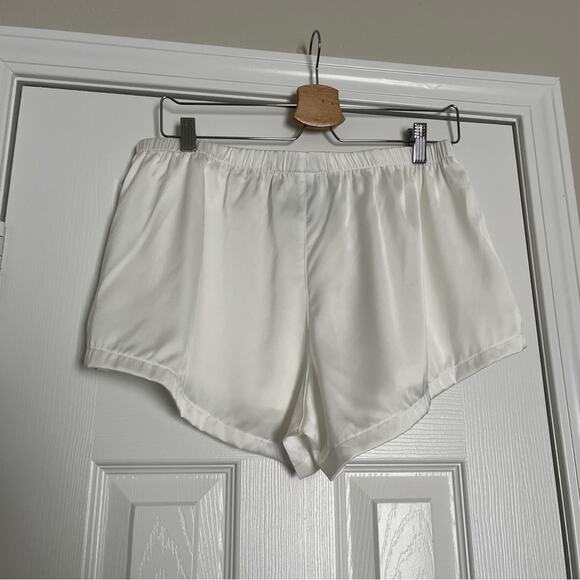 BLUEBELLA White & Black Satin PJs Set - Picture 7 of 9